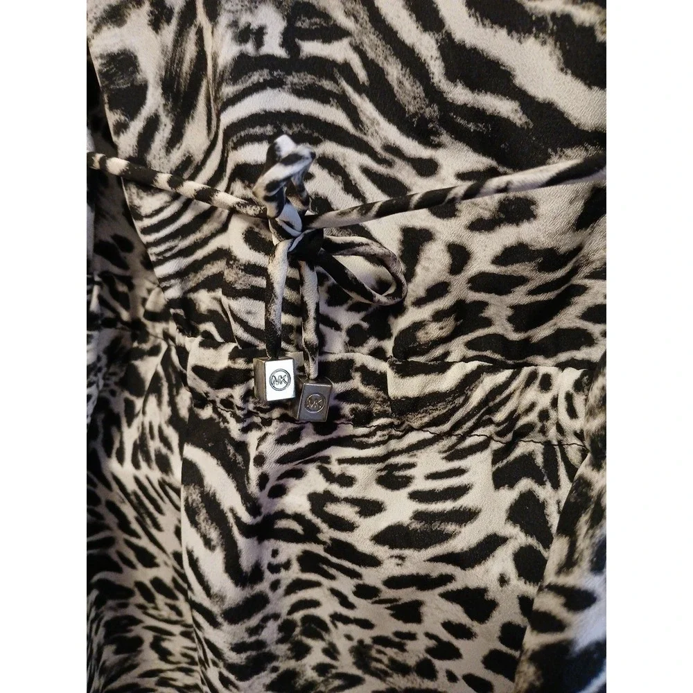 Michael Kors Women's Inverted Graphic Collared Top Black/White Animal Print Sm‎